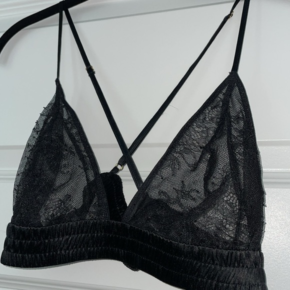 VS - black lace top and bottom - Picture 2 of 9